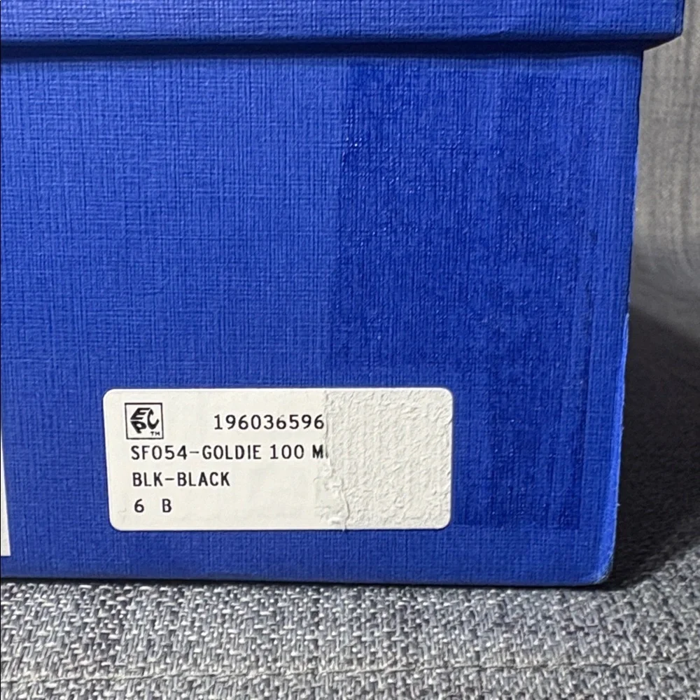 Stuart Weitzman Goldie 100 Women's Black Patent Leather Pearl Pump Mule Size 6 - Picture 8 of 8